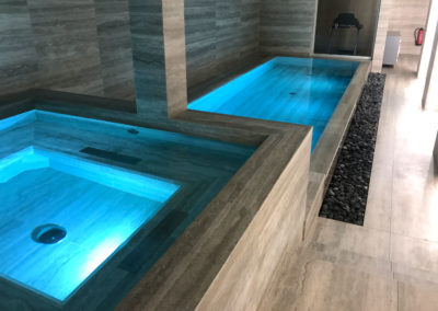 Spa - piscine et carrelage dans un Hôtel